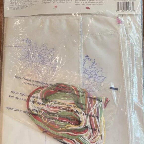 Bucilla - Pansies - Lot of 4 Sets of Embroidered Placemats and Napkins Kit 42946 - Picture 5 of 7